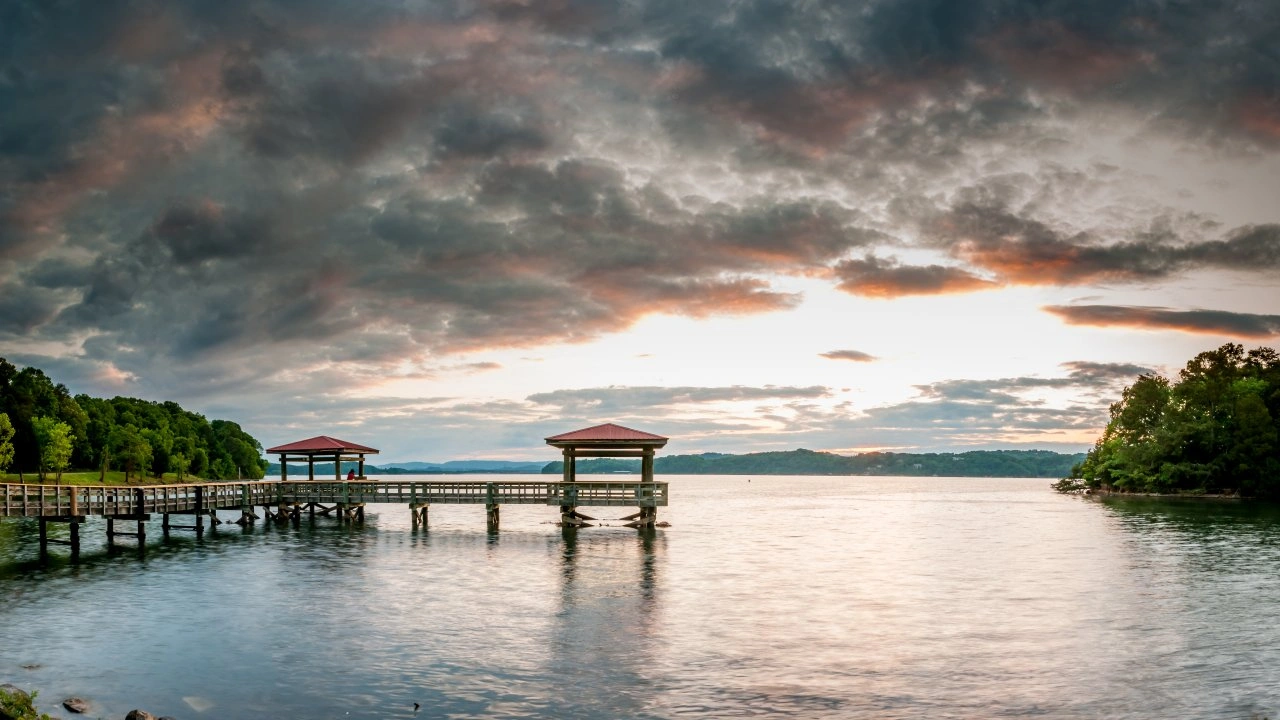 A wide view of the calm lake at Booker T. Washington State Park.