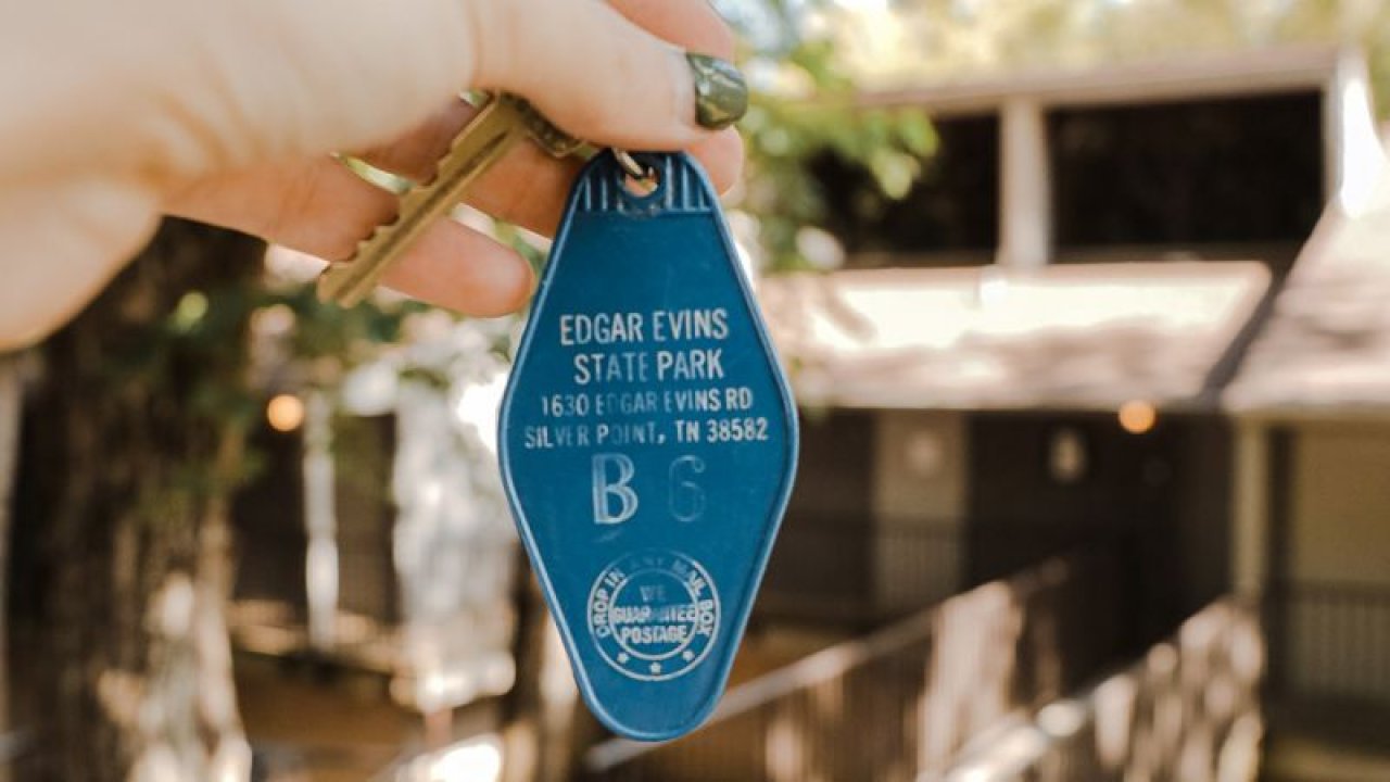 key with blue tag to cabin