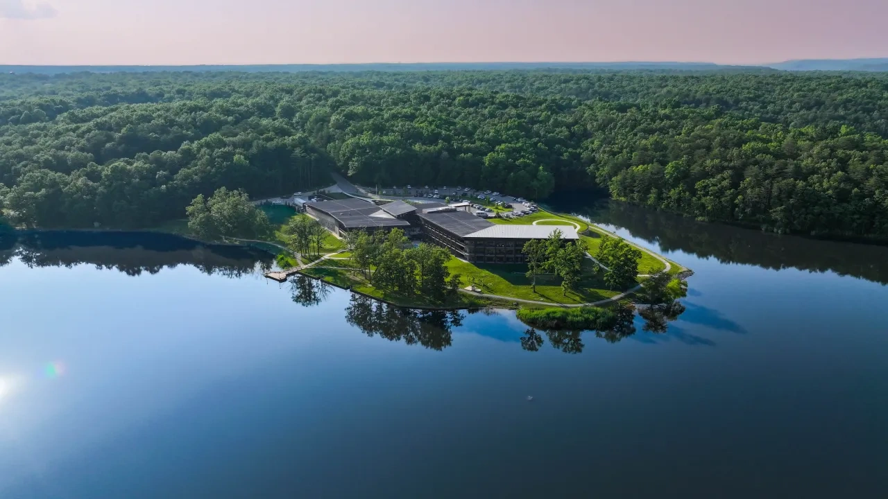 A beautiful lodge sit on the edge of a great, crystal clear lake. 