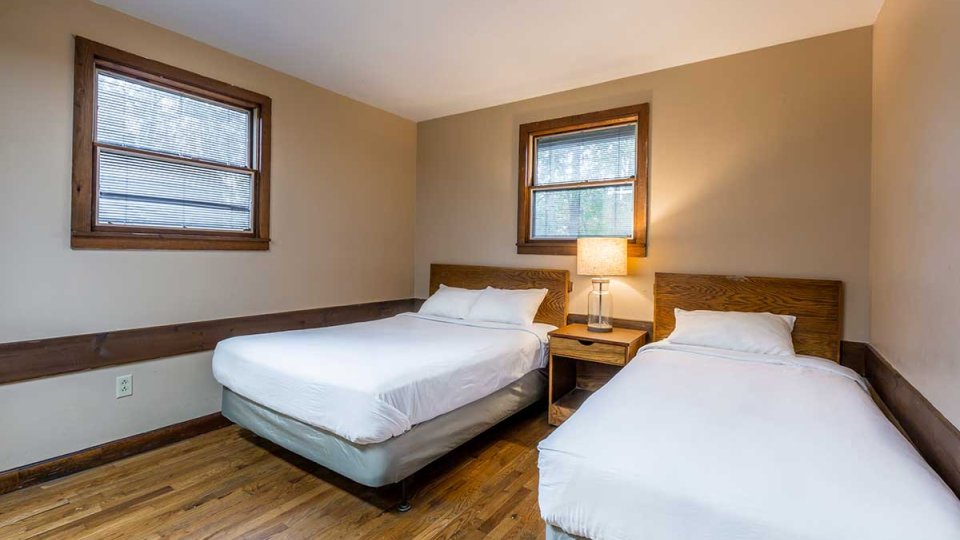 three bedroom cabin, double bed, 2 windows