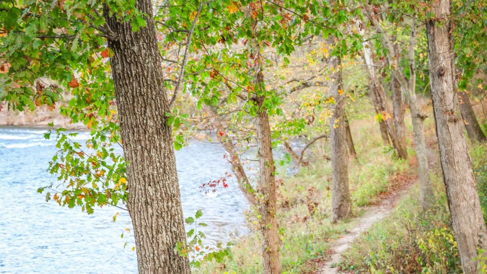 narrow path wraping around the river